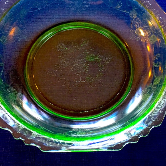 Green Florentine Depression Glass Berry Bowl - Picture 7 of 10